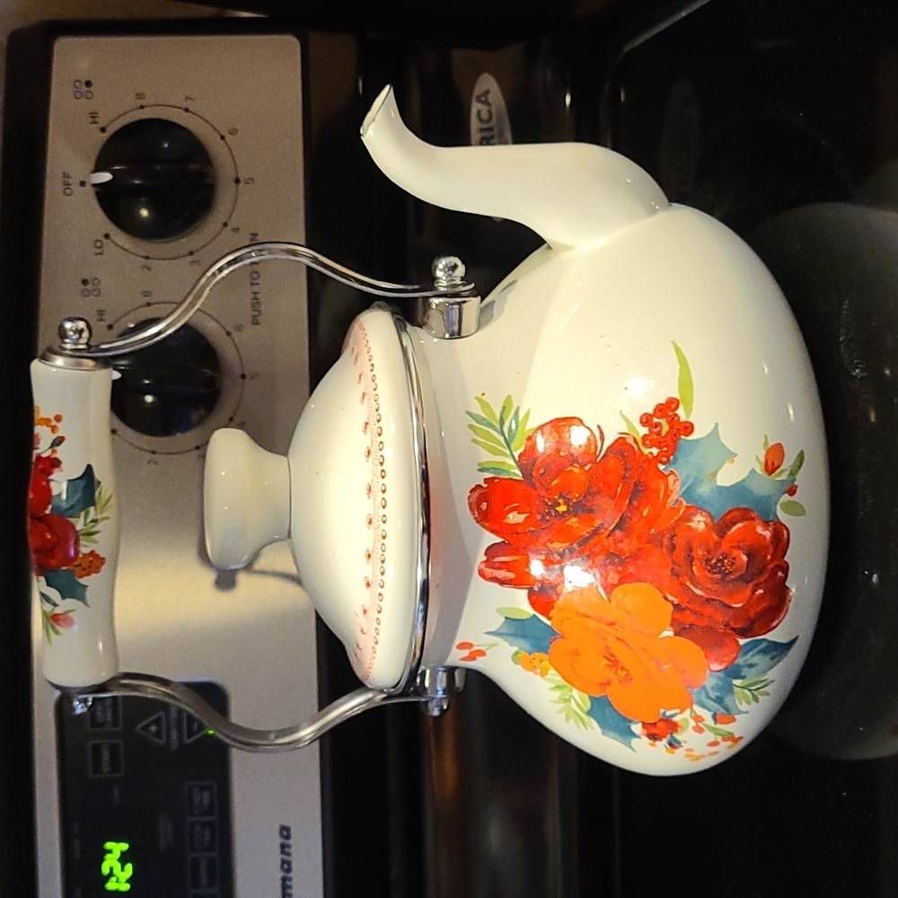 Pioneer Woman Cheerful Rose Tea Kettle 1.9 quarts